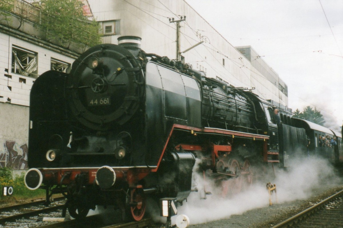 Scanbild von 44 661 der GEG in Salzburg-Itzling am 31 Mai 2004. Bis der Umzug nach Ampflwang htte die GEG deren Domizil in SB-Itzling.