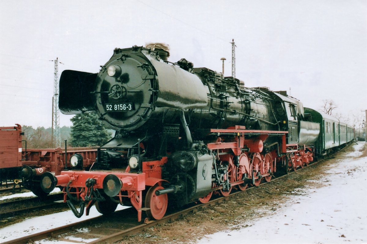 Scanbild von 52 8156 mit Sonderzug ins Bw Weimar am 14 februar 2009. 