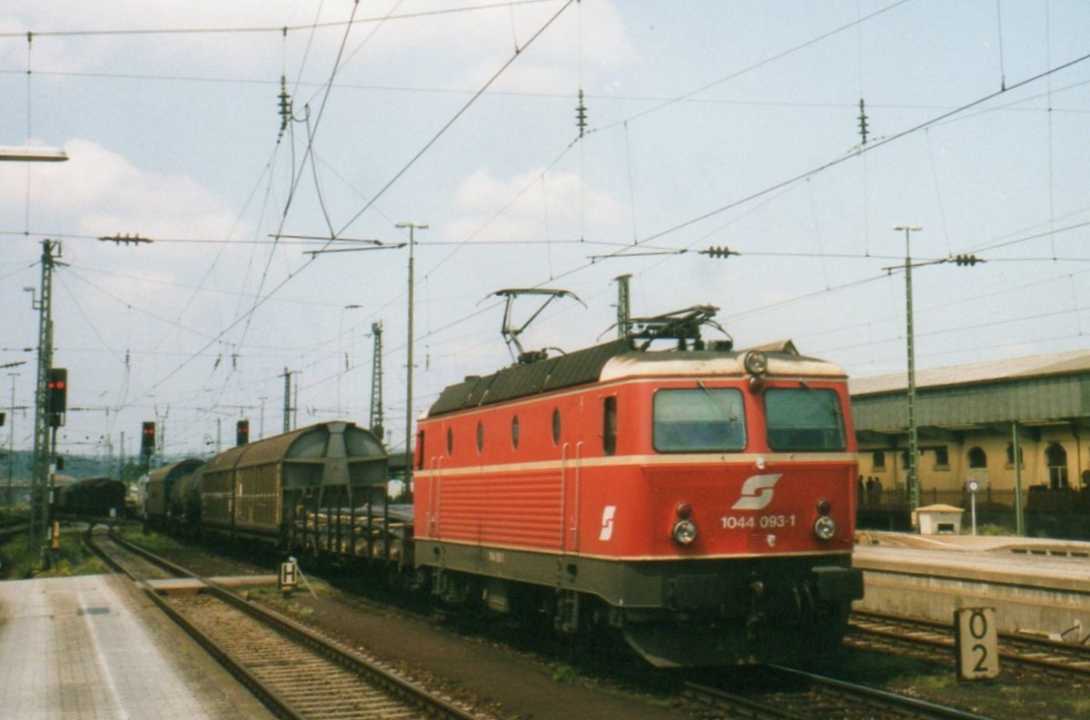 Scanbild von BB 1044 093 in Passau am 2 Juni 2003.