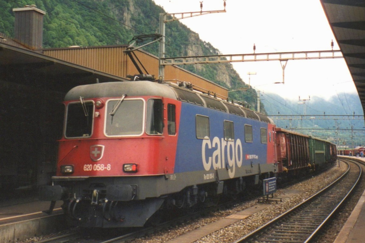 Scanbild von SBB 620 058 in Schiebedienst in Erstfeld am 26 Mai 2007.