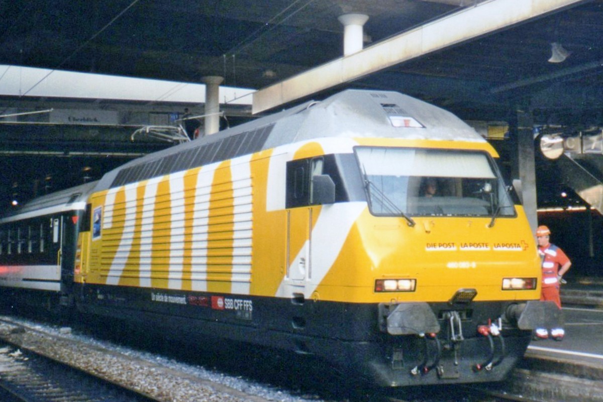 Scanbild von Werbe 460 083 in Bern HB am 23 Mai 2002.