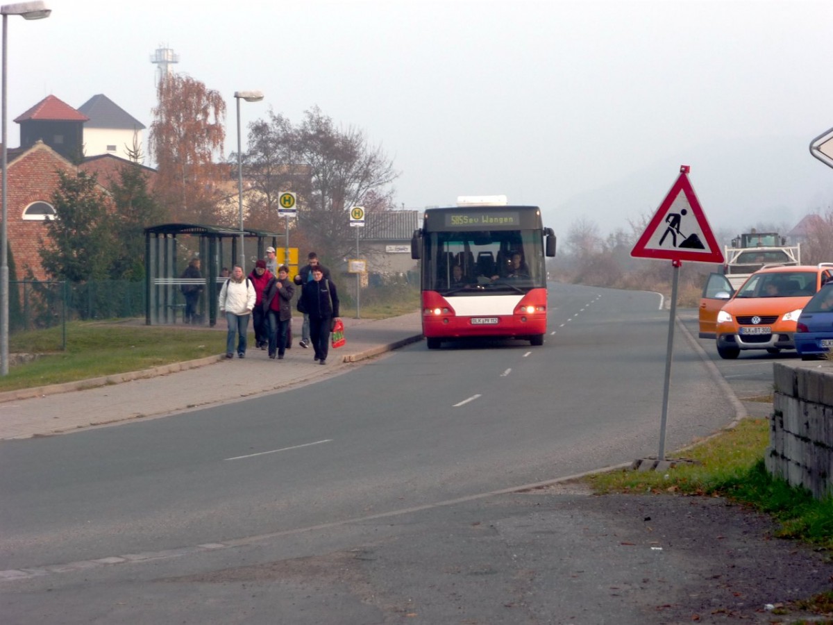 Schienenersatzverkehr Richtung Wangen, am 08.11.2011 während der Bauarbeiten an der Unstrutbahn. (Foto: Klaus Pollmächer)