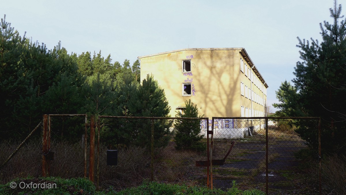 Seebenau bei Salzwedel, Sachsen-Anhalt. Ehem. Kaserne der Ostdeutschen Grenztruppen zur Sicherung ihres Antiimperialistischen Schutzwalls. 