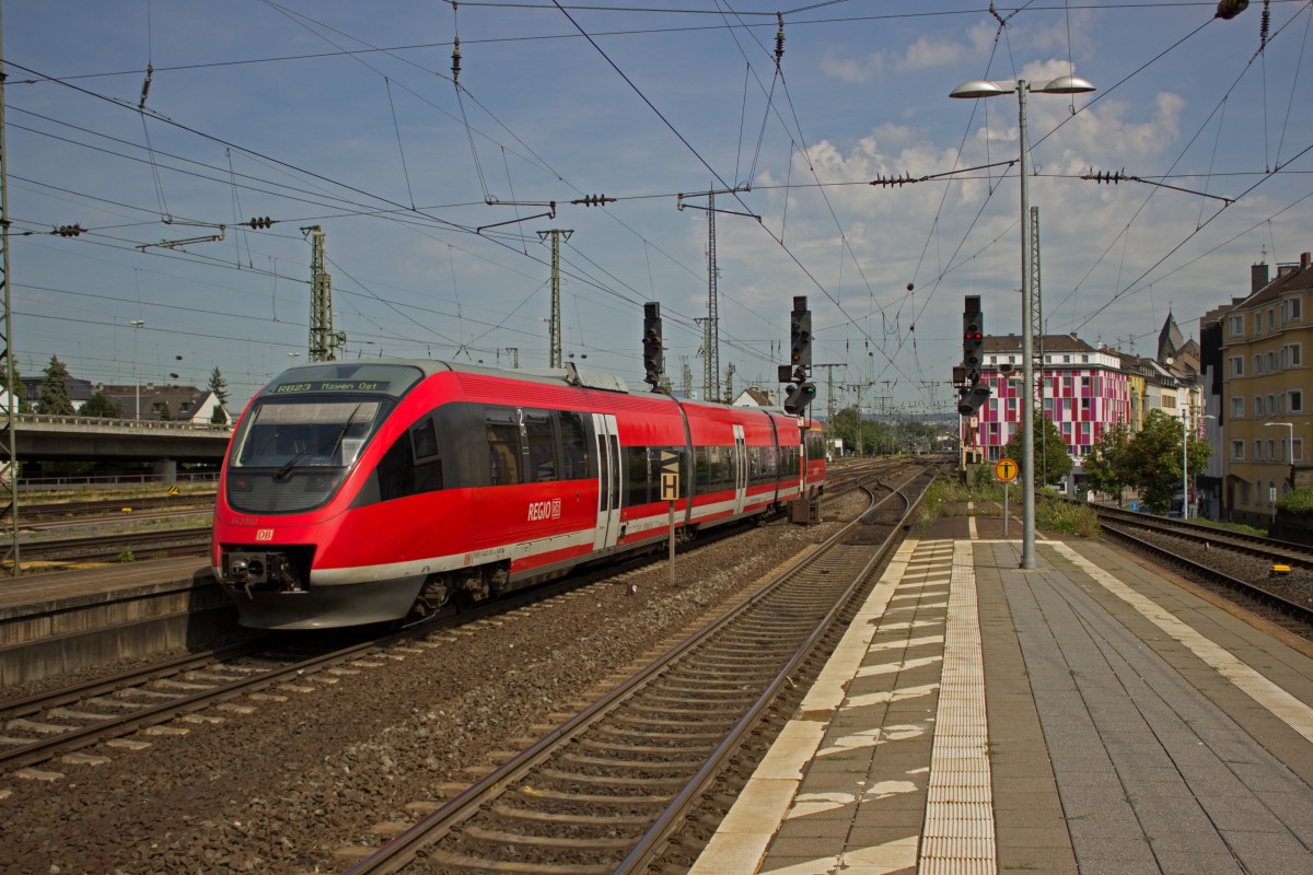 Seit letztem Winter fährt die DB alle Nahverkehrszüge zwischen Kaisersesch in der Voreifel und Gießen. 643 050 verlässt Koblenz auf dem Weg nach Mayen Ost. Während der Weg heute über Andernach führt, war bis 1983 auch eine Fahrt auf direktem Weg möglich.