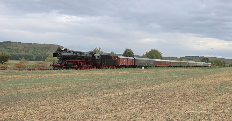 SEM 50 3648-8 und LEG 132 004-3 am Zugschlusss als DLr 52328 von Freyburg zur Abstellung nach Karsdorf, am 09.09.2017 in Laucha. (Foto: Matthias Oerlecke)