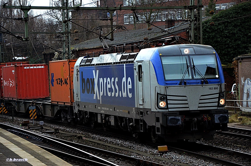 SIEMENS-VECTRON 193 880 fuhr mit einen kastenzug durch hh-harburg,13.12.14