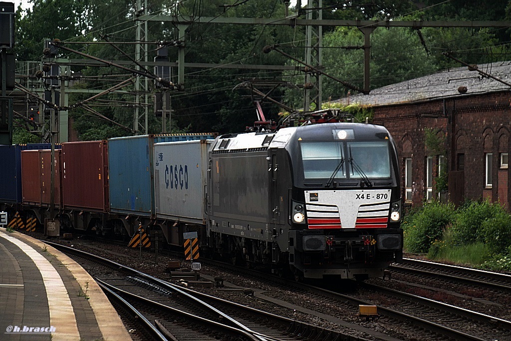 SIEMENS-VECTRON X4E-870 zog einen containerzug durch hh-harburg,datum 24.07.14