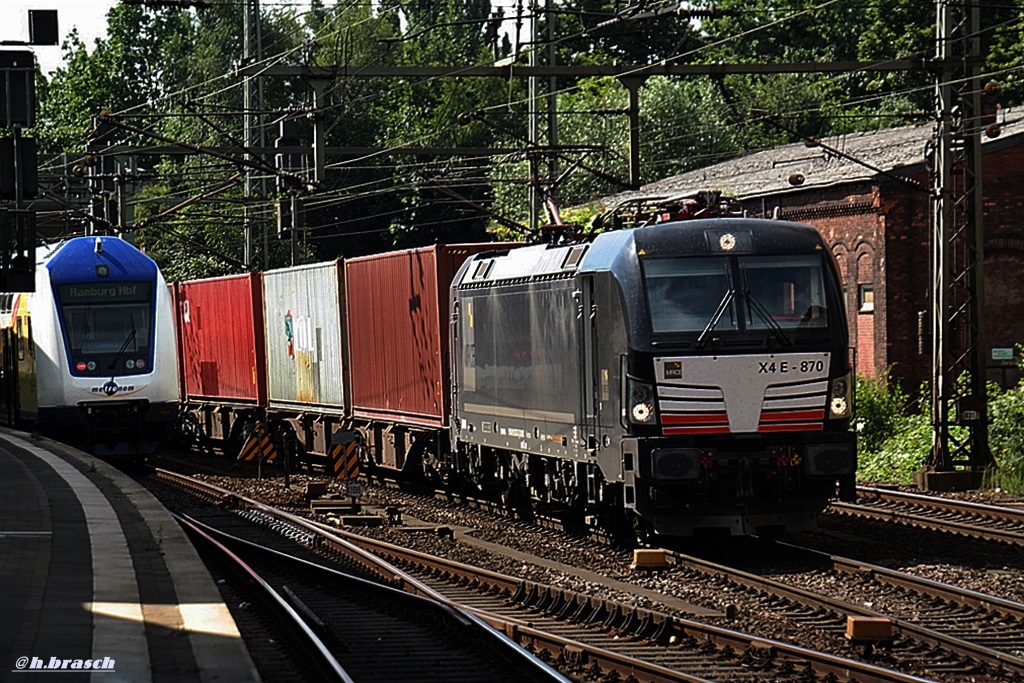 SIEMENS-VECTRON X4E-870 zog einen kastenzug durch hh-harburg,datum 17.07.14