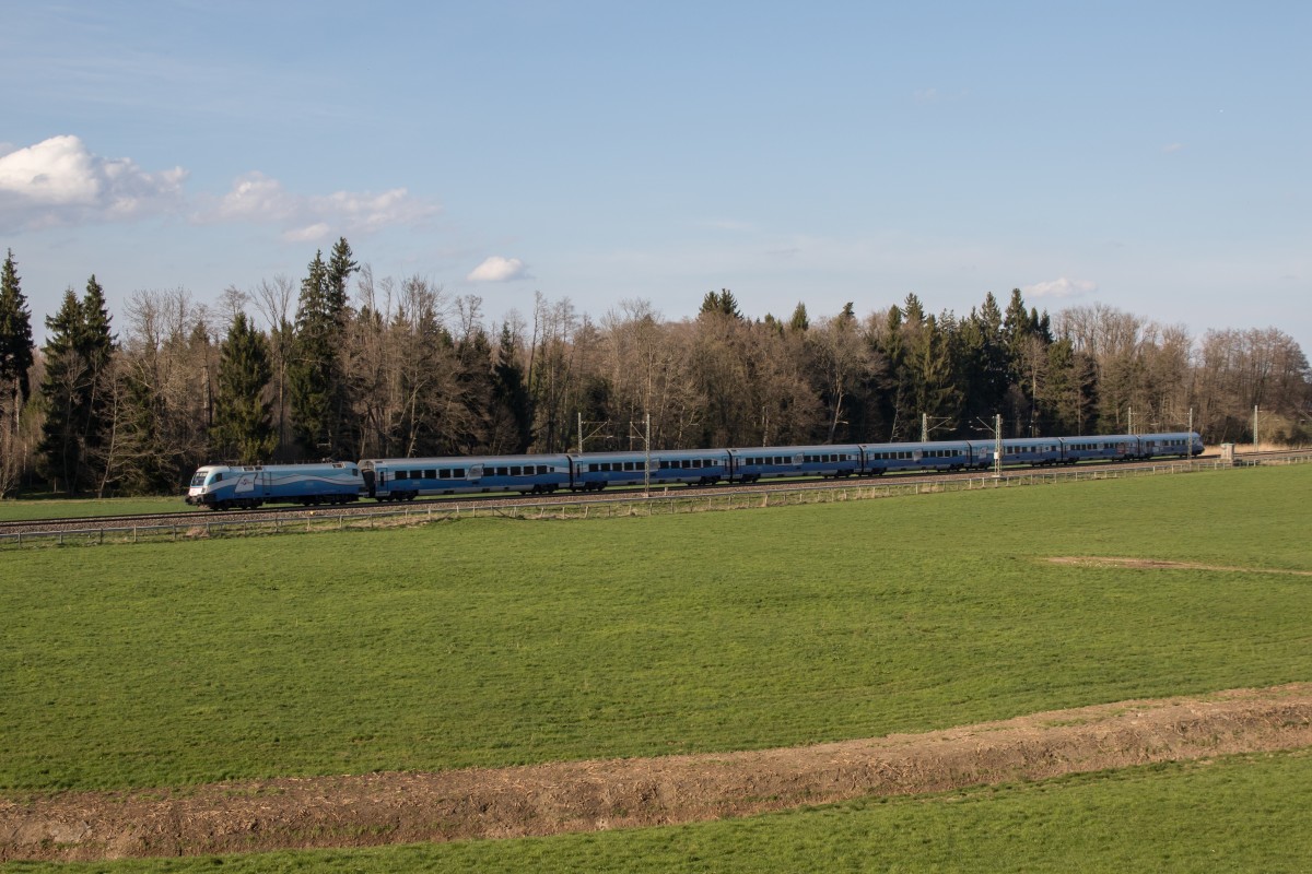 Ski Austria Railjet am 12. April 2015 bei Wessen.