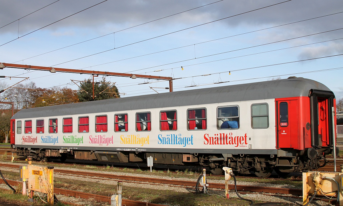 Snälltåget Personenwagen Gattung Bvcmz248.5 registriert unter S-VEO 61 74 50-91 008-9, Padborg 11.11.2021 I (D.S(M.S)