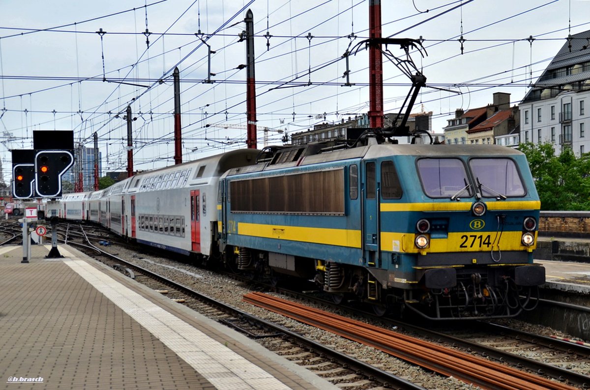 SNCB 2714 fuhr mit einen regionalzug zum hbf brssel midi,14.06.18