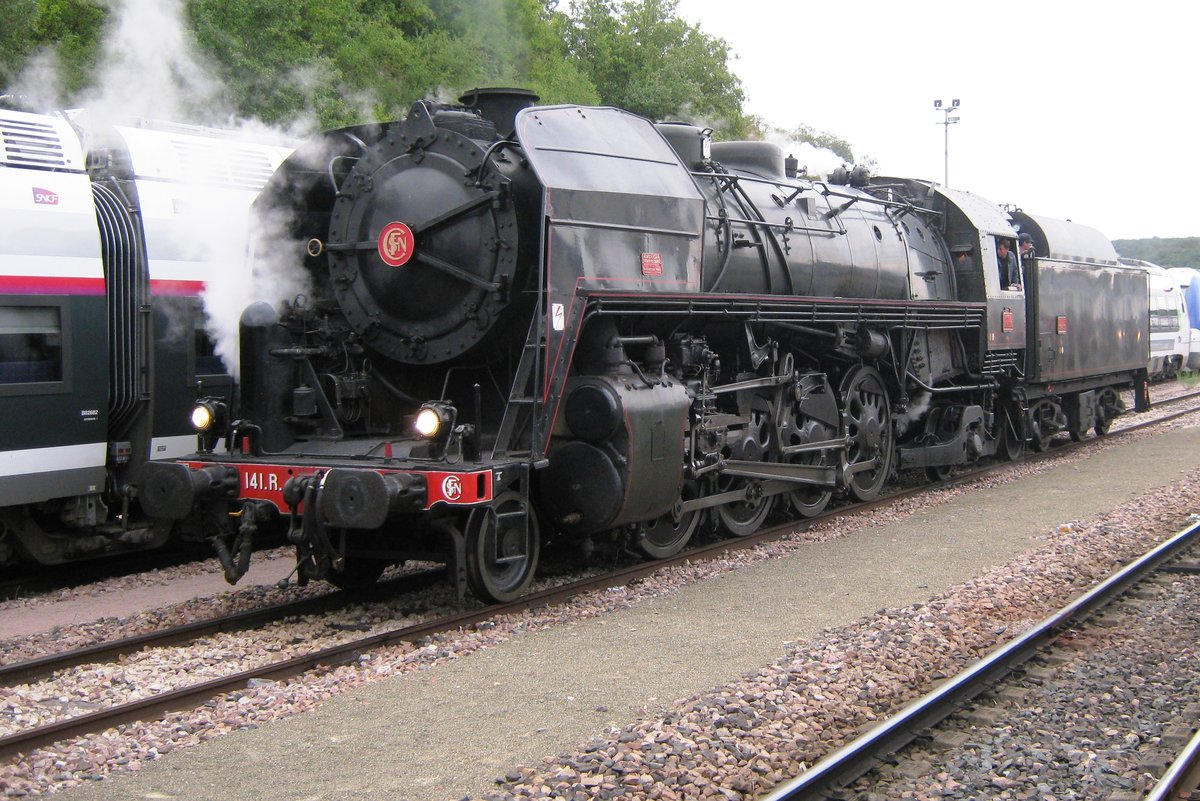 SNCF 141 R-420 steht am 18 September 2011 in Longueville; leider spielte das Wetter nicht mit...