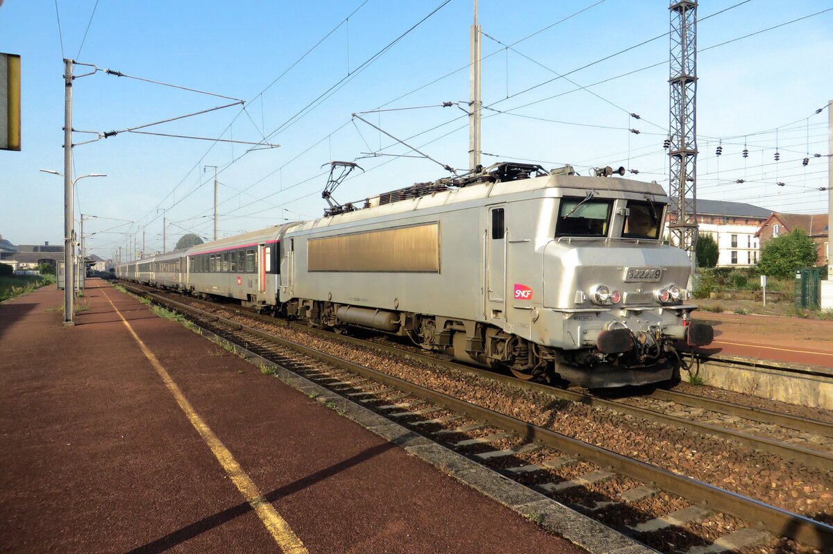 SNCF 22229 treft am 17 September 2021 in Compiegne ein.