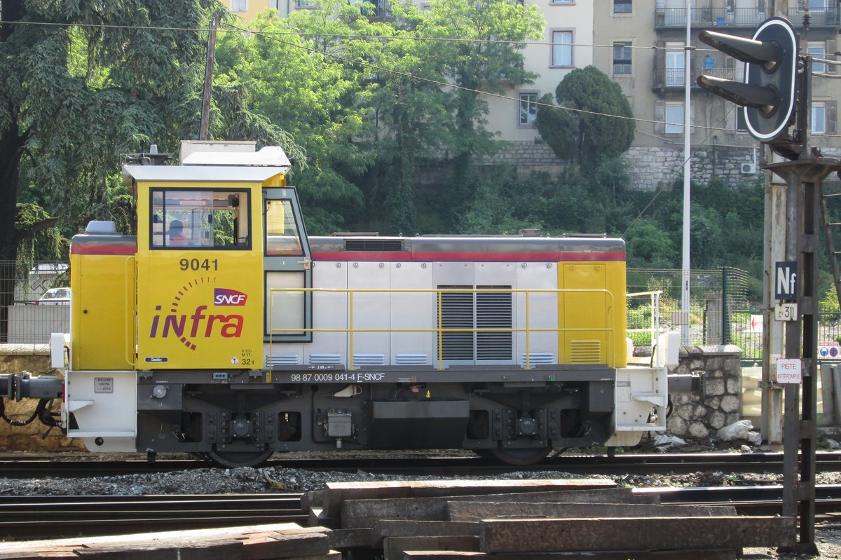 SNCF Infra Y 9041 steht am 3 Juni 2014 in Chambery. 