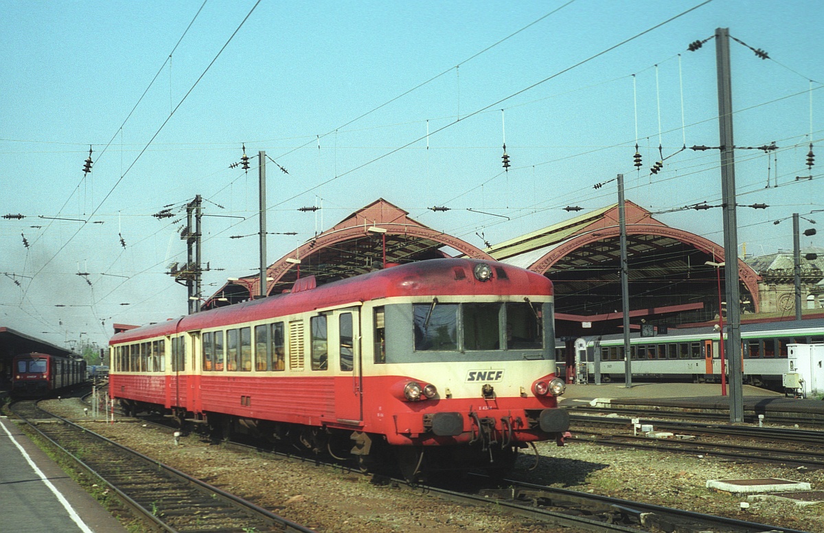 SNCF X 4374 Ausfahrt Straßburg 20.04.2000 (Berb: M.Steiner (C) D.Schikorr)