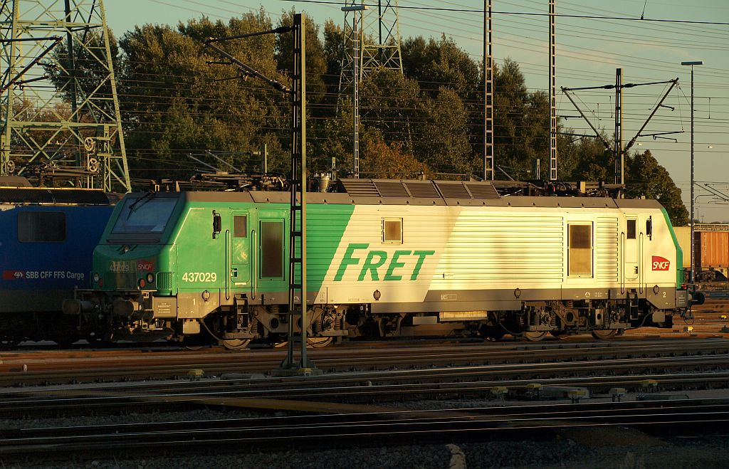 SNCF/FRET 437029 stand am 30.09.2011 abgestellt an der  blauen Brücke  in Hamburg-Waltershof.