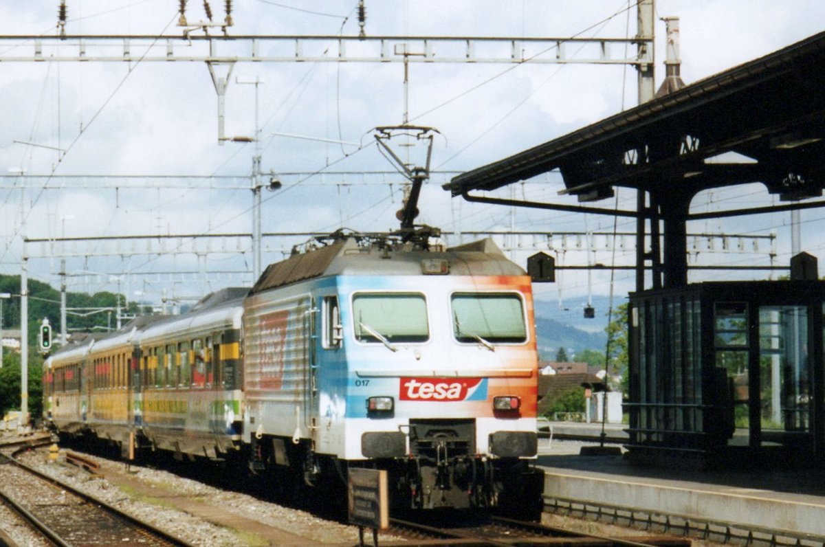 SOB 446 017 verlässt Pfäffikon am 23 Mai 2003.