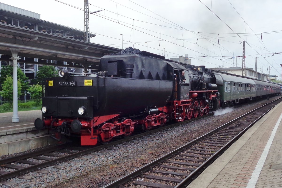 Sonderzug mit 52 1360 treft in Trier ein am 28 April 2018. 