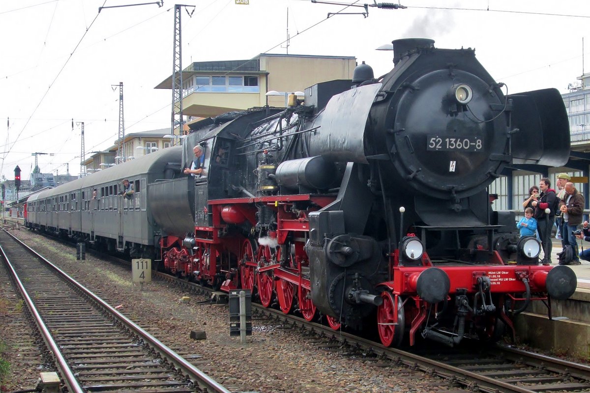 Sonderzug mit 52 1360 treft in Trier ein am 28 April 2018. 