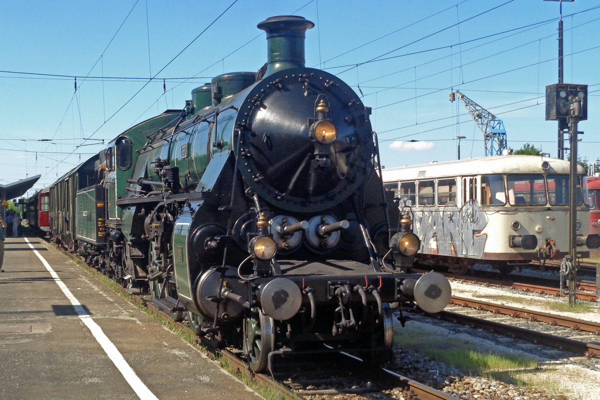 Sonderzug mit der S 3/6 3673 ist am 2 Juni 2019 in Nördlingen eingetroffen.