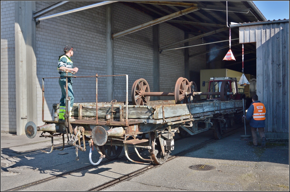 Spitzmaus auf Reisen. 

Schienentraktor Tm<sup>I</sup> Nr. 477 auf verlsst sein vorbergehendes Zuhause in Frauenfeld, um in Sargans ein neues Einsatzfeld zu finden. Um den Erhalt kmmert sich IG Schiene Schweiz. Februar 2014.