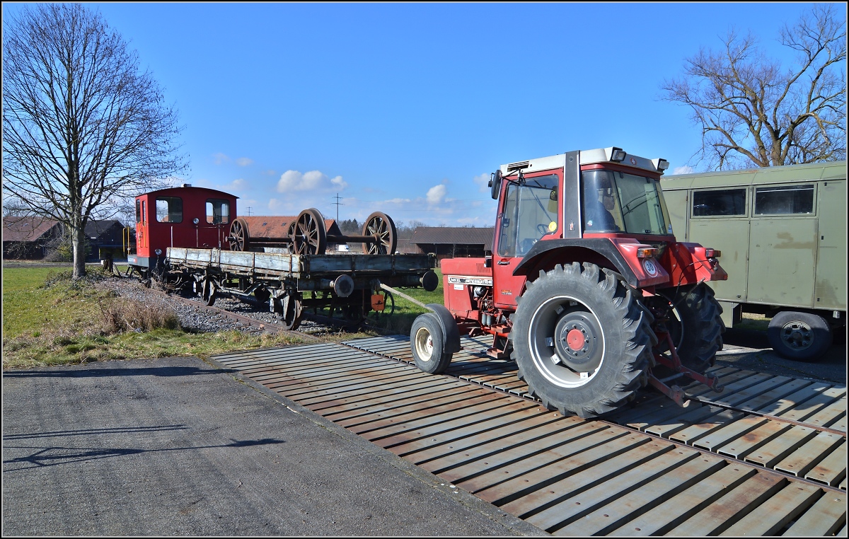 Spitzmaus auf Reisen. 

Schienentraktor Tm<sup>I</sup> Nr. 477 auf verlsst sein vorbergehendes Zuhause in Frauenfeld, um in Sargans ein neues Einsatzfeld zu finden. Um den Erhalt kmmert sich IG Schiene Schweiz. Februar 2014.