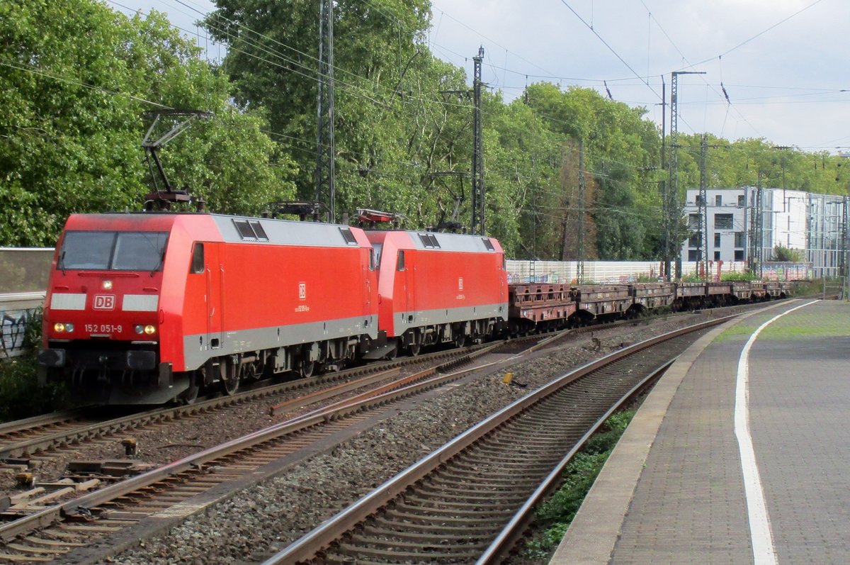 Stahlzug mit 152 051 durchfahrt Köln Süd am 4 Oktober 2017.