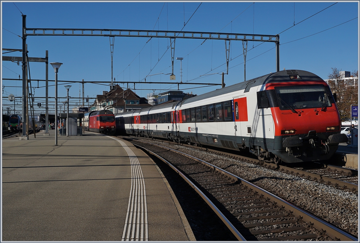 Steuerwagen eines IC auf dem Weg nach Interlaken beim Halt in Thun.
29. Okt. 2016