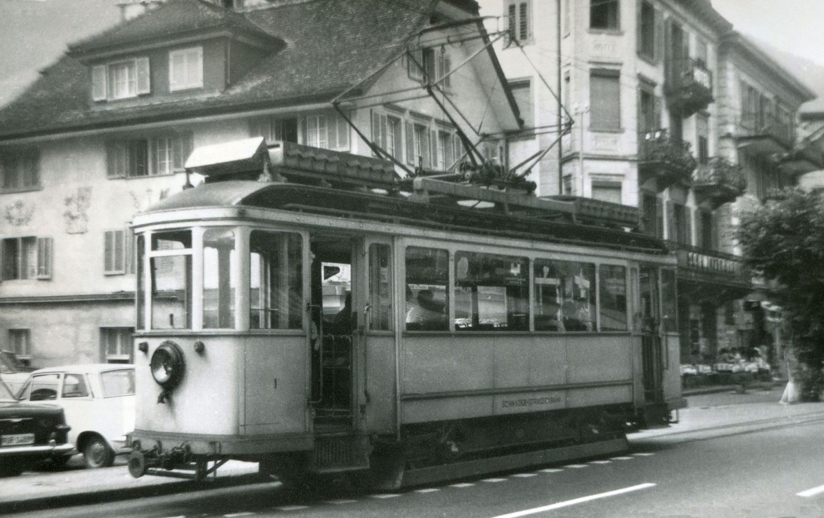 Strassenbahn Schwyz-Brunnen, Motorwagen 1 an der Endstation Brunnen, 6.August 1963. 