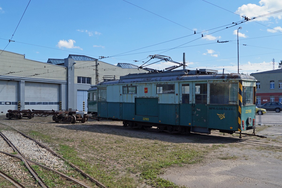 STRASSENBAHNBETRIEBE IN POLEN
Historische Strassenbahnen LODZ
Ein Arbeitszug bestend aus dem Motorwagen 22103 und einem Arbeitswagen aufgenommen vor dem Trammuseum Lodz am 20. August 2014.  
Foto: Walter Ruetsch