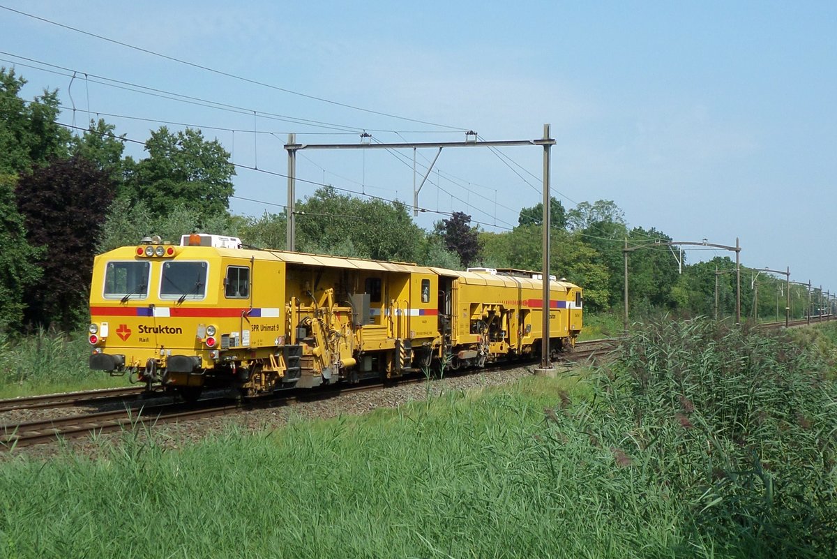 Strukton UniMat-09 passiert am 23 Juli 2016 Dordrecht.