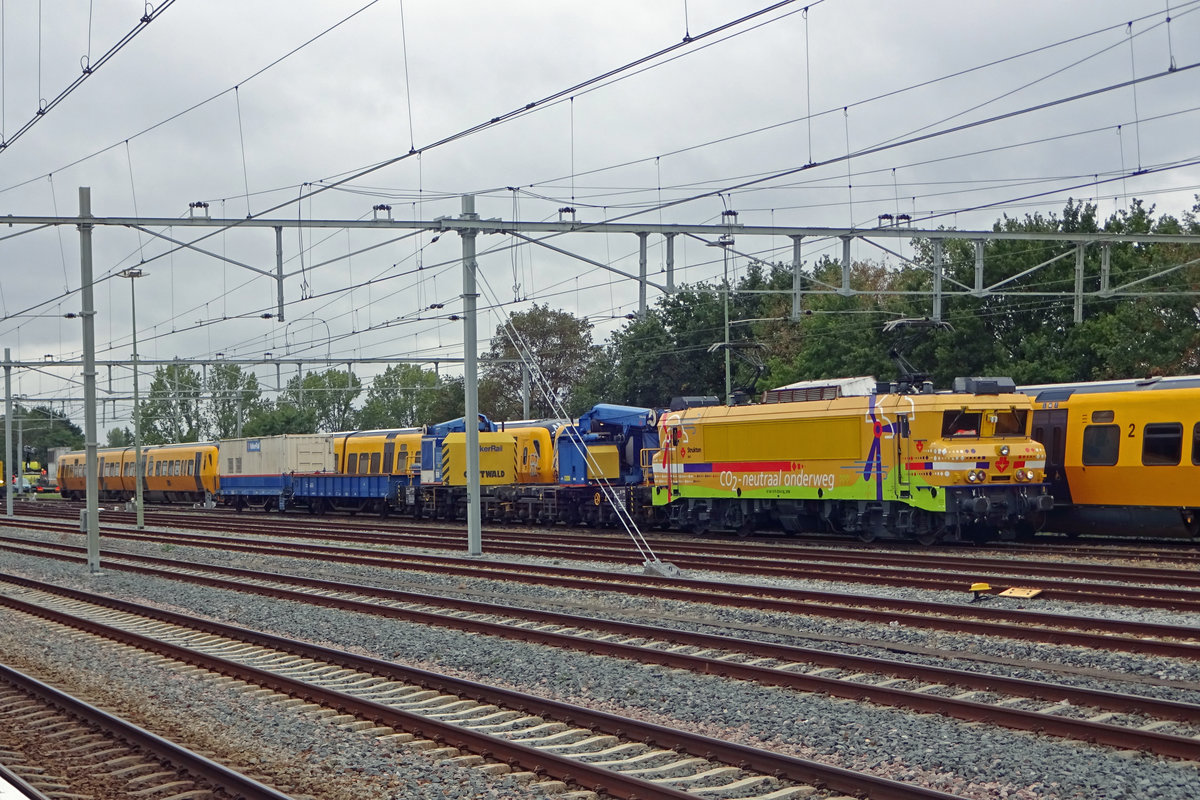 Struktons Neue: 1824 steht vor ein Gleiskranzug in Nijmegen am 11 Oktober 2019.