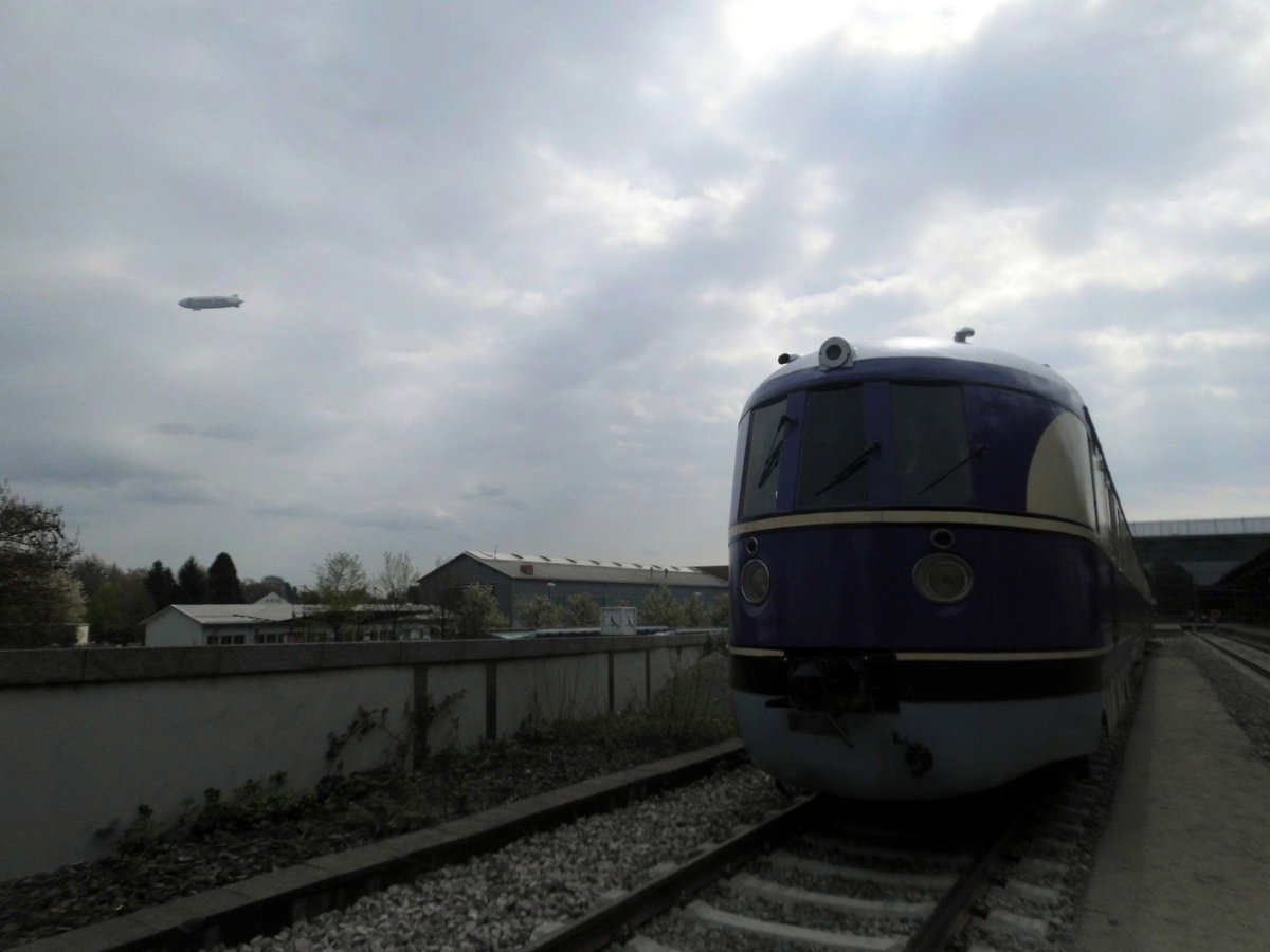 SVT 137 234 und ein Zeppelin in Friedrichshafen am 14.7.17