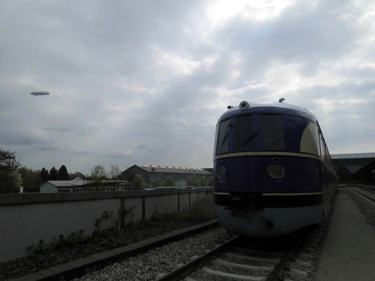 SVT 137 234 und ein Zeppelin in Friedrichshafen am 14.7.17