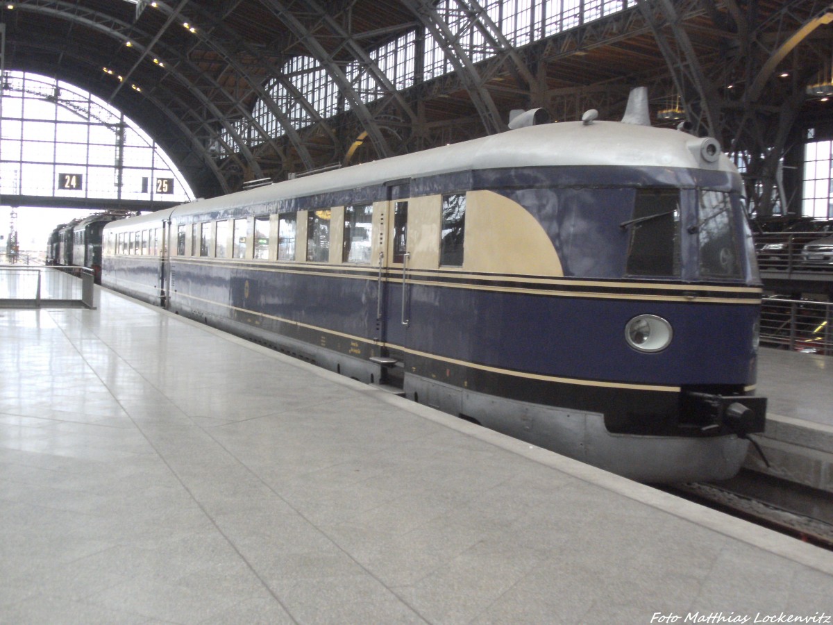 SVT 137 (Fliegender Hamburger) auf dem Museumsgleis 24 im Bahnhof Leipzig Hbf am 15.2.14