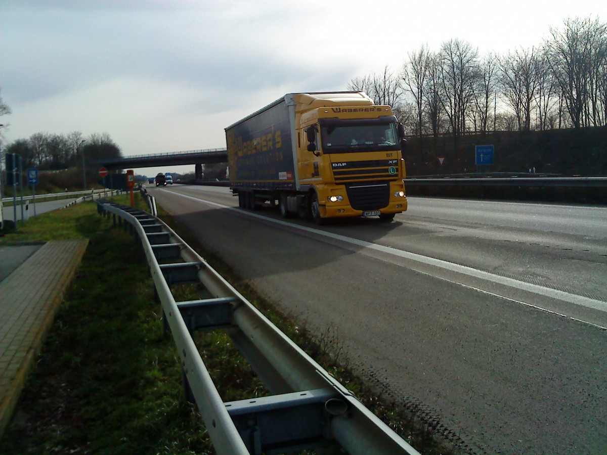 SZM DAF XF mit Pritsche-Planen-Auflieger der Spedition Waberer`s gesehen auf der A 61 Hhe Rasthof Dannstadt am 18.02.2014