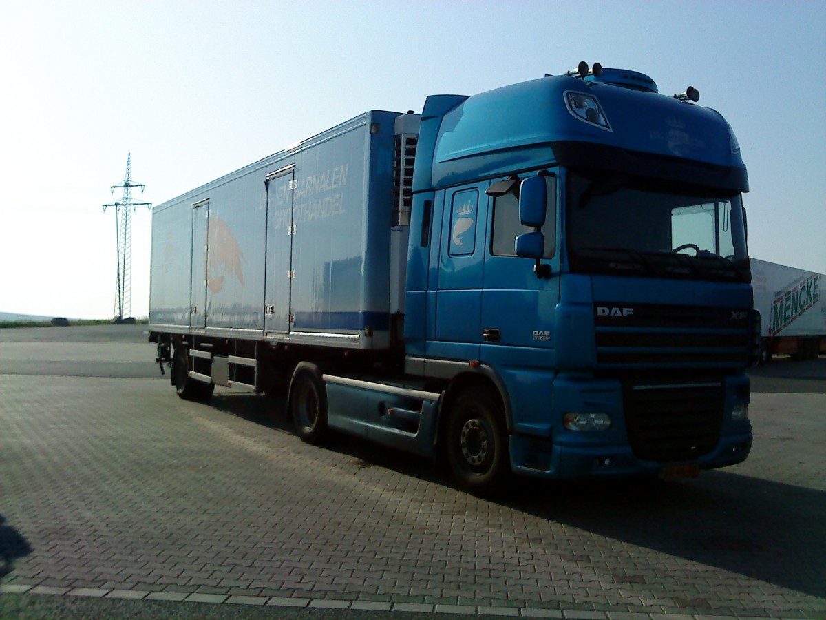 SZM DAF XF mit Tiefkhlkoffer gesehen auf dem Autohof in Grnstadt am 12.03.2014