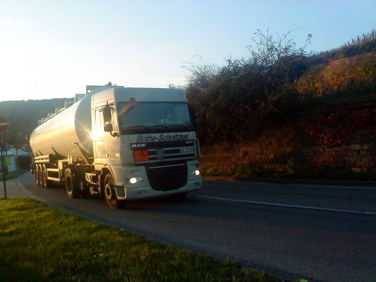 SZM DAF XF der Spedition Bothe Schnitzius mit Chemietankauflieger unterwegs in Bad Drkheim am 11.11.2013