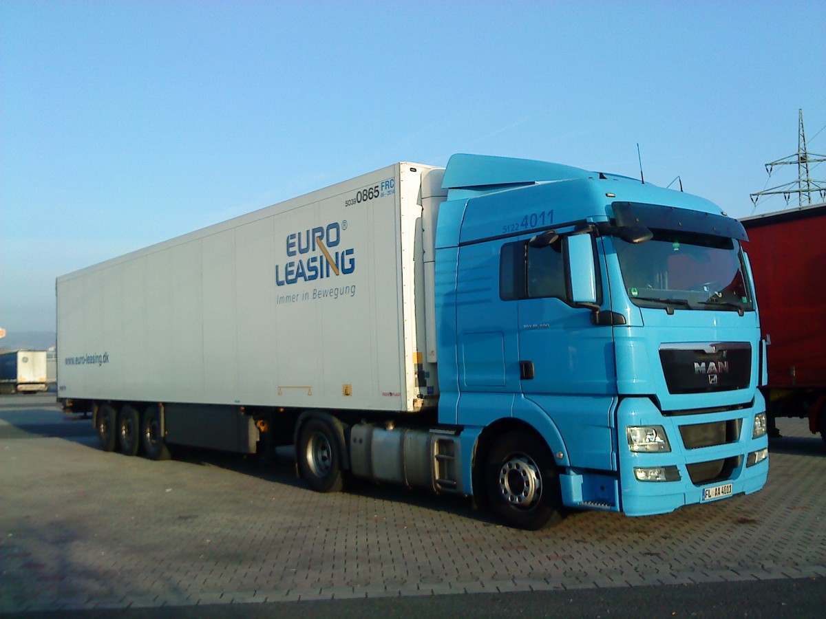 SZM MAN TGA mit Khlkofferauflieger der Firma EURO-Leasing auf dem Autohof in Grnstadt am 26.11.2013