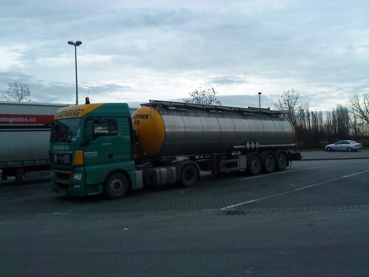 SZM MAN TGX 18.440 mit Tankauflieger der Spedition Grtner KG gesehen auf dem Parkplatz an der Raststtte Schifferstadt am 06.01.2014