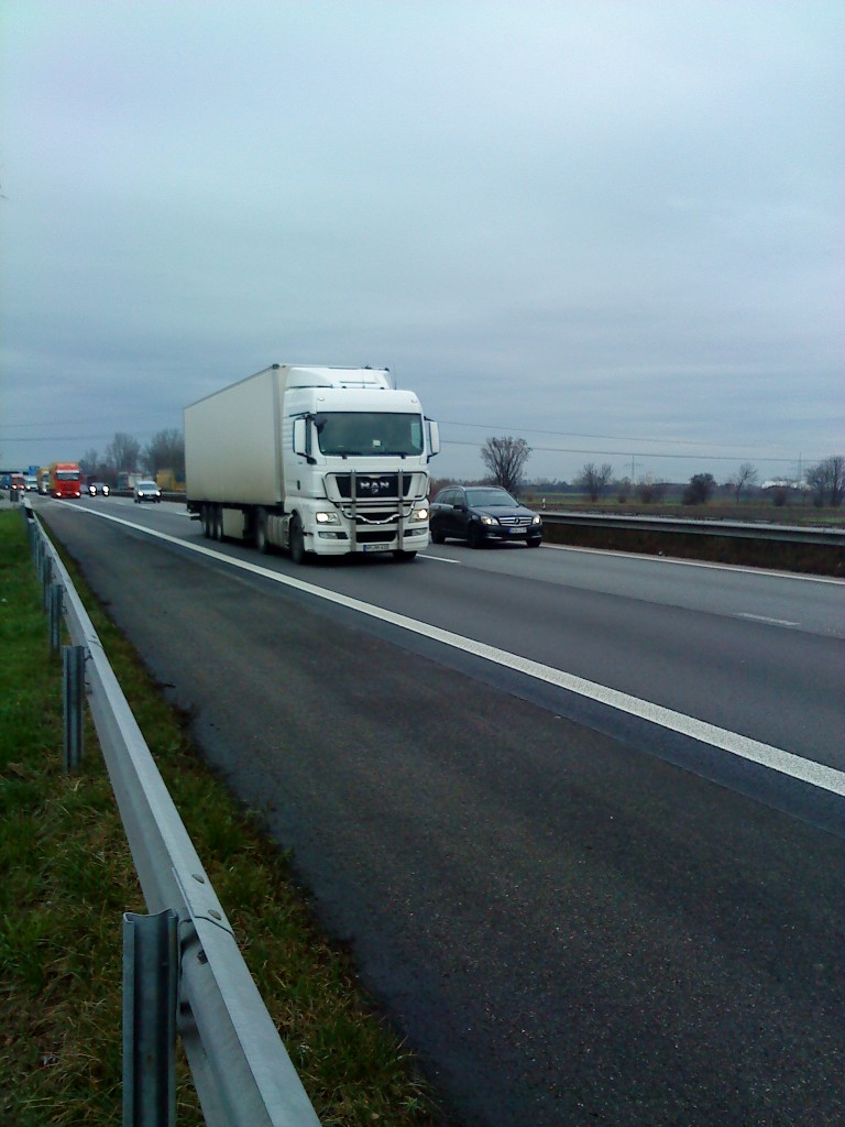 SZM MAN TGX 18.440 mit Khlkofferauflieger gesehen auf der A 61, Hhe Raststtte Dannstadt , am 16.01.2014