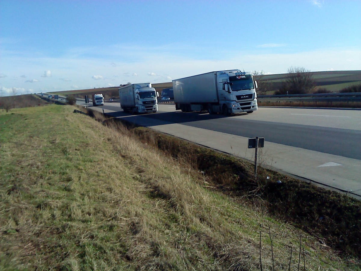 SZM MAN TGX 18.440 mit Khlkofferauflieger gesehen auf der A 6, Hhe Autohof Grnstadt am 28.01.2014