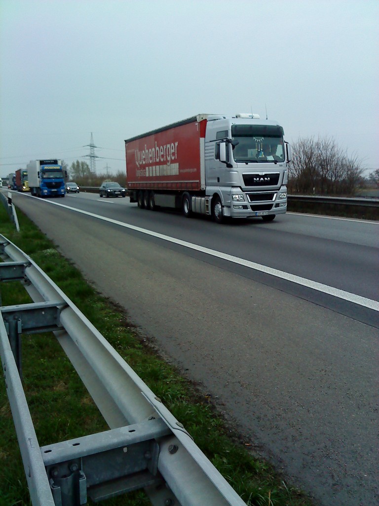 SZM MAN TGX 18.440 mit Pritsche-Planen-Auflieger der Spedition Quehenberger gesehen auf der A 61 Hhe Rasthof Dannstadt am 18.03.2014