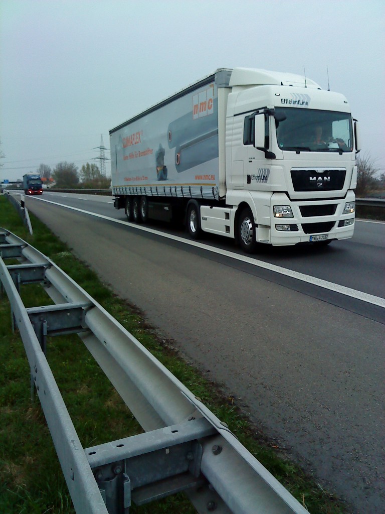 SZM MAN TGX 18.440 mit Pritsche-Planen-Auflieger gesehen auf der A 61 Hhe Rasthof Dannstadt am 18.03.2014