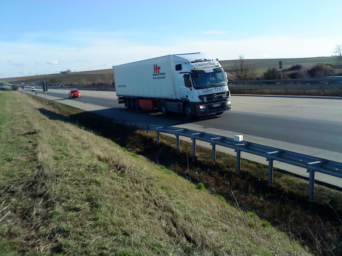 SZM Mercedes-Benz Actros der Firma Charter Way mit Khlkofferauflieger der Firma HT Hauser trucks gesehen auf der A 6 - Hhe Autohof Grnstadt, am 28.01.2014