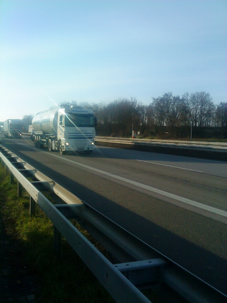 SZM SCANIA mit Tankauflieger gesehen auf der A 61, Hhe Raststtte Dannstadt, am 15.01.2014