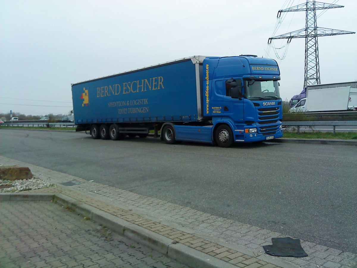 SZM SCANIA R 420 mit Pritsche-Planen-Auflieger der Spedition  Bernd Eschner gesehen auf dem Rasthof Dannstadt an der A 61 am 18.03.2014