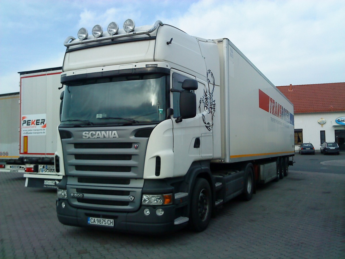 SZM SCANIA R 500 mit Khlkofferauflieger gesehen auf dem Autohof in Grnstadt am 19.02.2014