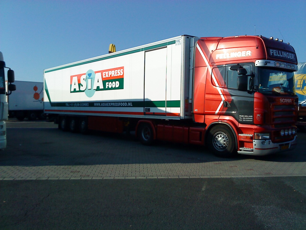 SZM SCANIA der Spedition Fellinger mit Kühlkoffer-Auflieger der Firma ASIA Express Food auf dem Autohof in Grünstadt am 14.07.2014