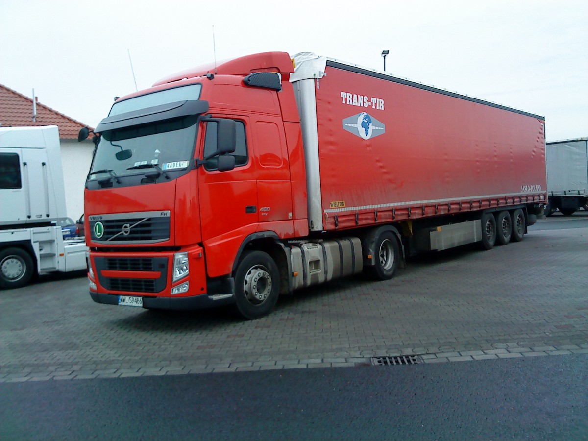 SZM VOLVO FH 14 mit Pritsche-Planen-Auflieger der Spedition Trans-Tir gesehen auf dem Autohof in Grnstadt am 14.02.2014